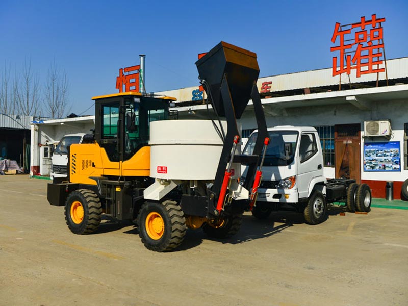2m³ Self-Loading Flat-Mouth Mixer