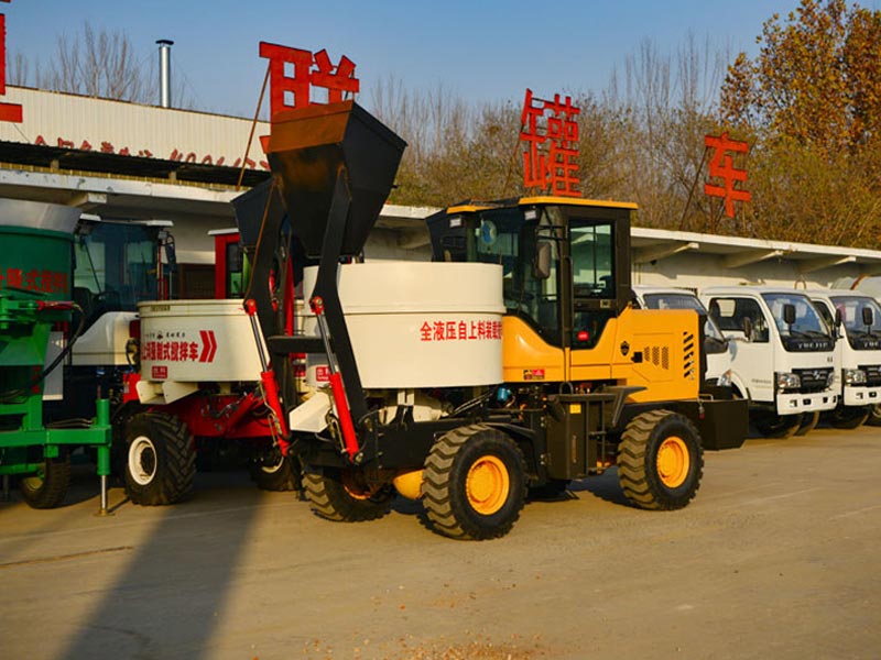2m³ Self-Loading Flat-Mouth Mixer view 2
