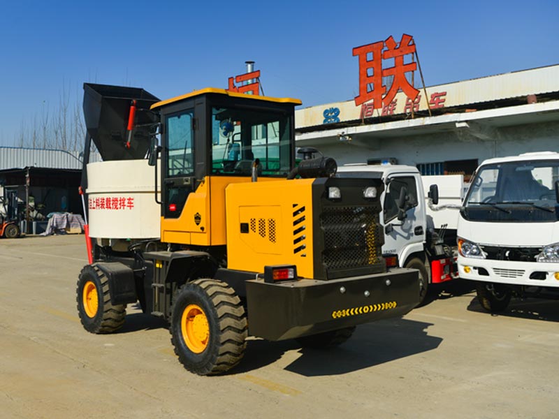2m³ Self-Loading Flat-Mouth Mixer view 3
