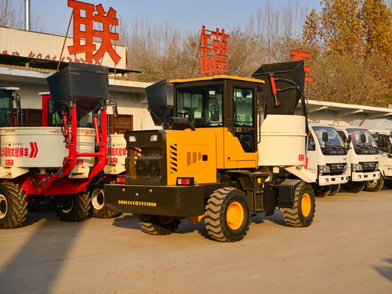2m³ Self-Loading Flat-Mouth Mixer view 5