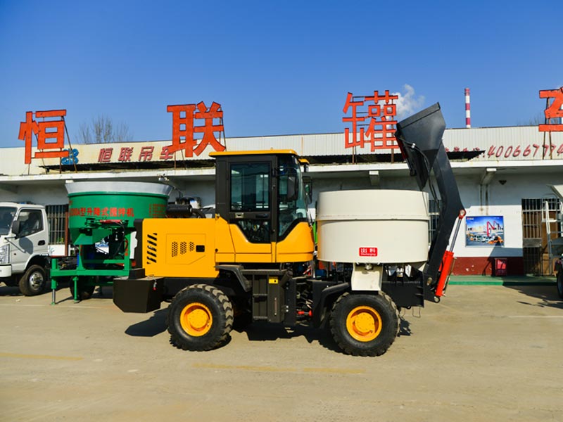3m³ Self-Loading Flat-Mouth Mixer